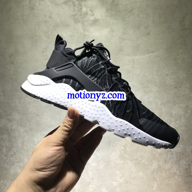 Nike Air Huarache Embroider Black White
